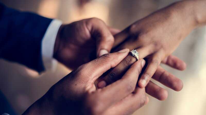 Affordable, Higher-Quality Wedding Rings Can Be Found Outside of Chain Stores